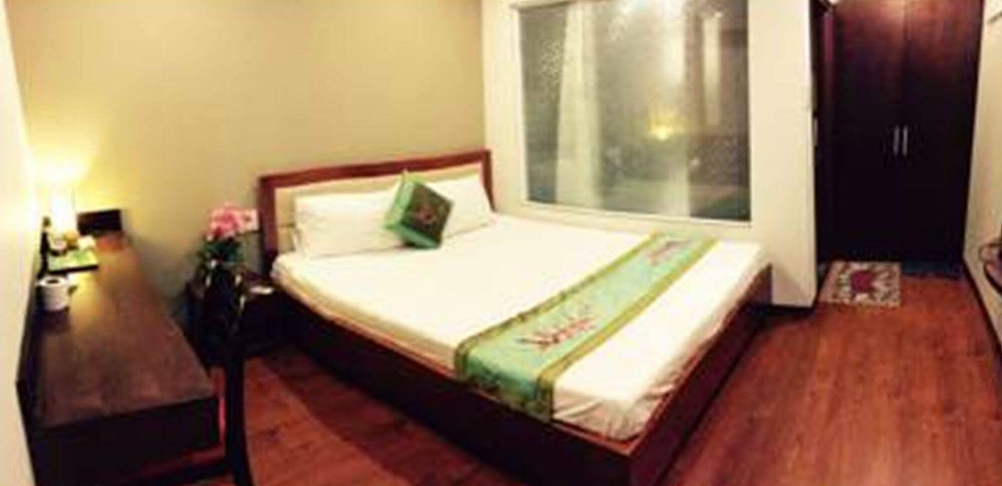 Quan Quan Hotel Дананг Екстер'єр фото